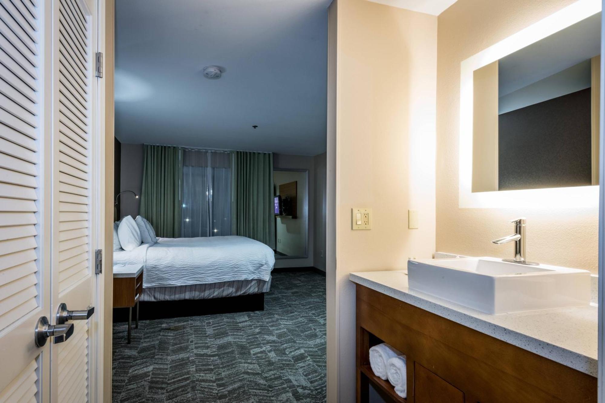 Springhill Suites By Marriott Дентън Екстериор снимка